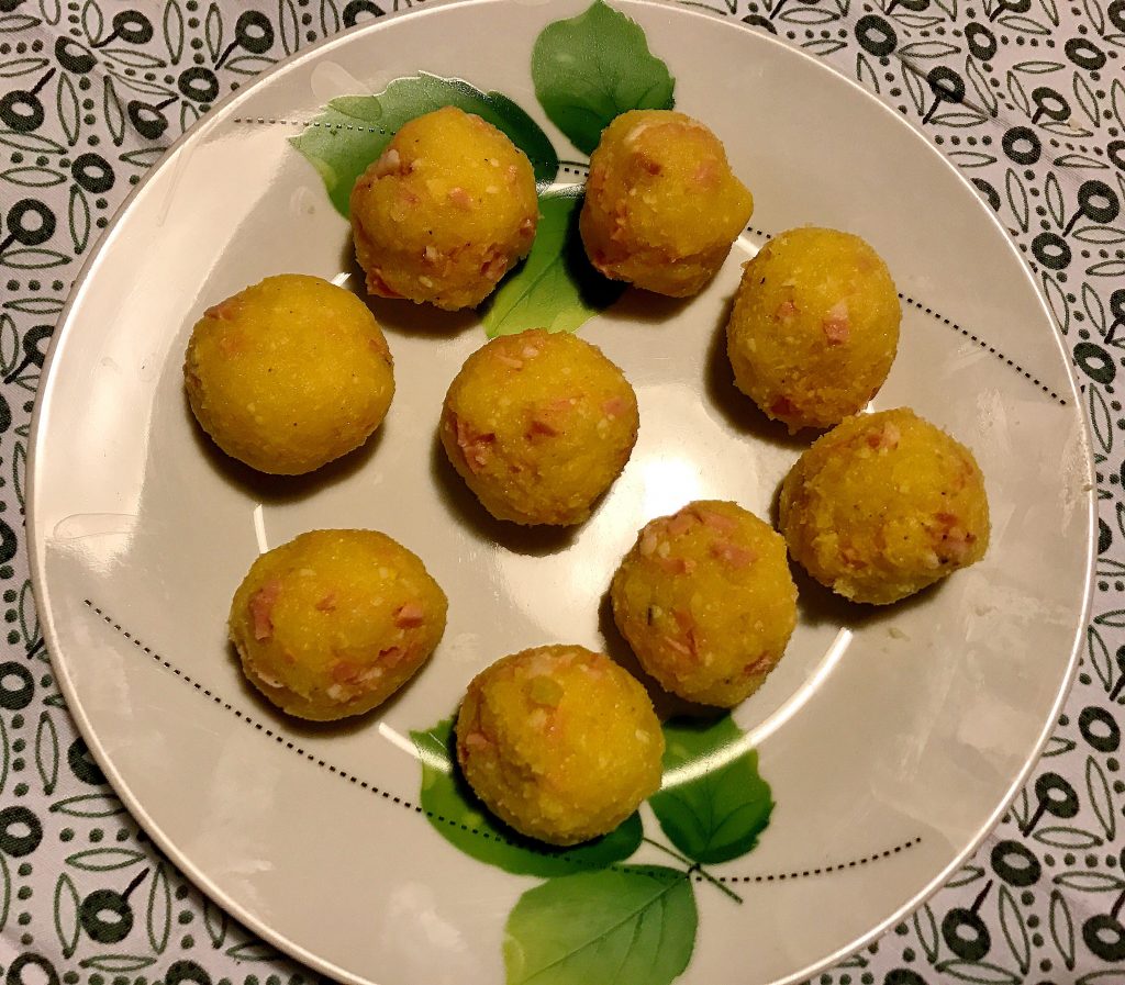 Crocchette ripiene con mortadella e scamorza affumicata