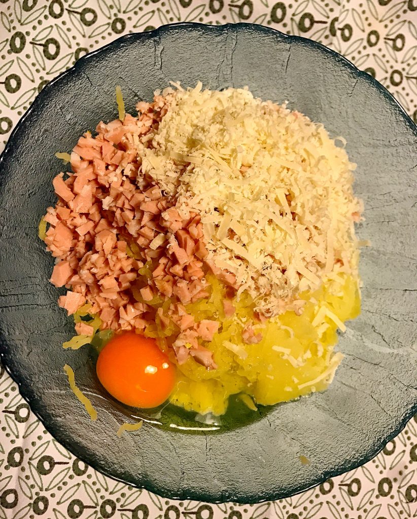 Crocchette ripiene con mortadella e scamorza affumicata